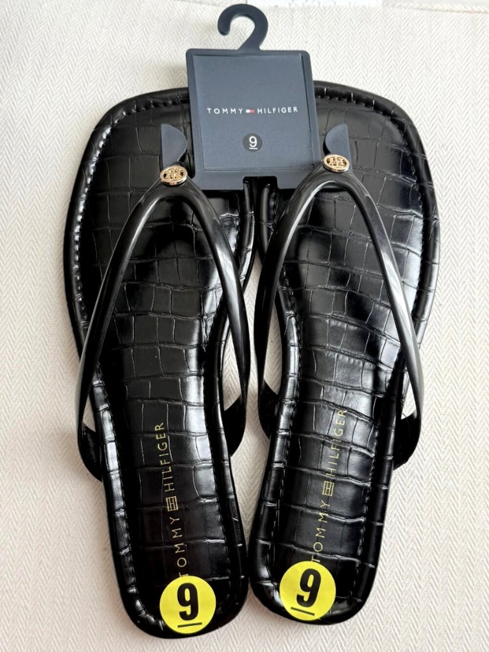 Tommy Hilfiger Women's Veinna Black Croc-Embossed Thong Sandals Size 9M NWT
